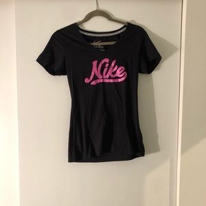 Nike Women’s Slim fit shirt